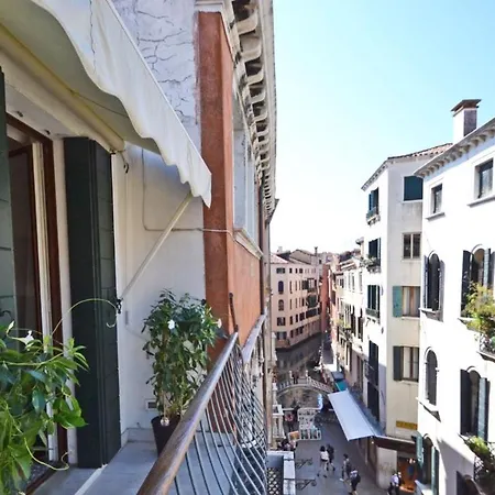 Ai Bareteri Luxury Canal View Venedig Exterior foto