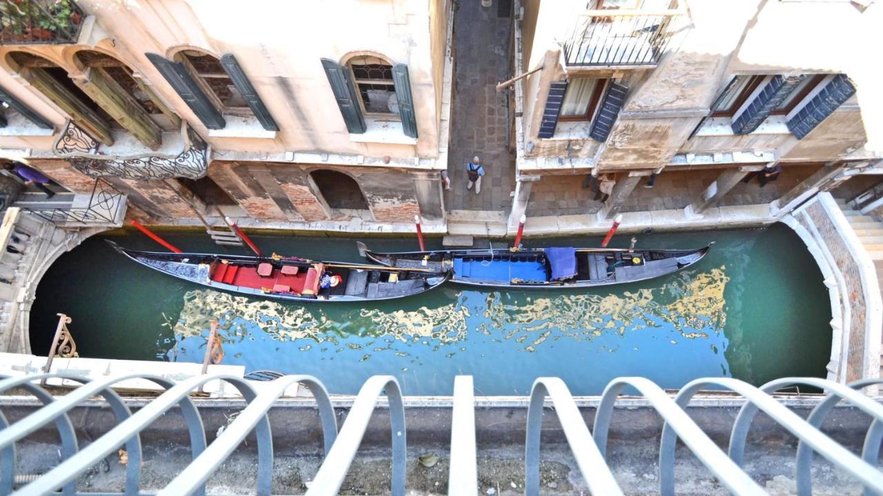 Ai Bareteri Luxury Canal View * Venezia